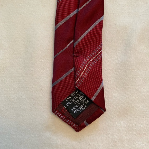 Giorgio Armani 100% Silk Tie Red & Burgundy Stripes w Thin Gray Stripe Accent - Picture 5 of 7